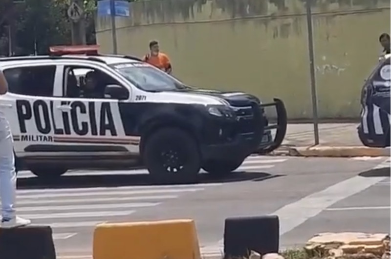 Polícia apura caso de estudante que teria tentado beijar menina à força dentro de ônibus escolar em Juazeiro do Norte