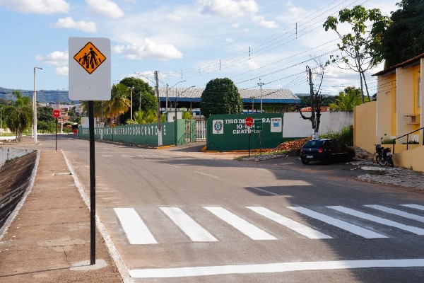Mais de 80 ruas em Crato começam a receber sinalização horizontal e vertical