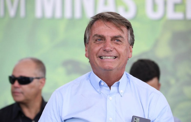 Bolsonaro anuncia perdão da pena de Daniel Silveira, condenado a 8 anos e 9 meses de prisão pelo STF