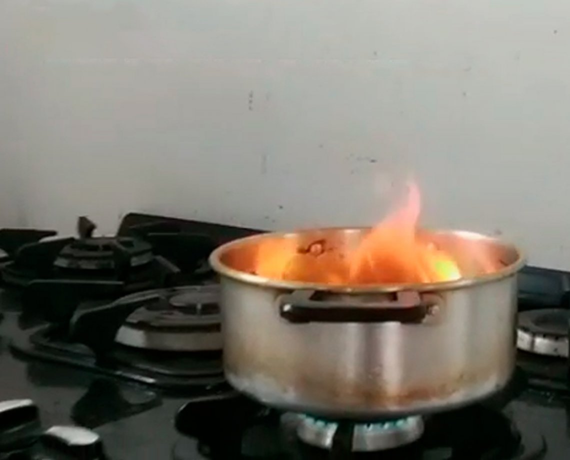 Corpo de Bombeiros orienta sobre o que fazer caso panela com óleo pegue fogo