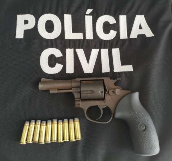 Homem com extensa ficha criminal é preso em flagrante com arma de fogo pela Polícia Civil no Crato