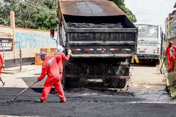 Juazeiro do Norte faz força-tarefa para desobstruir bueiros e evitar enchentes