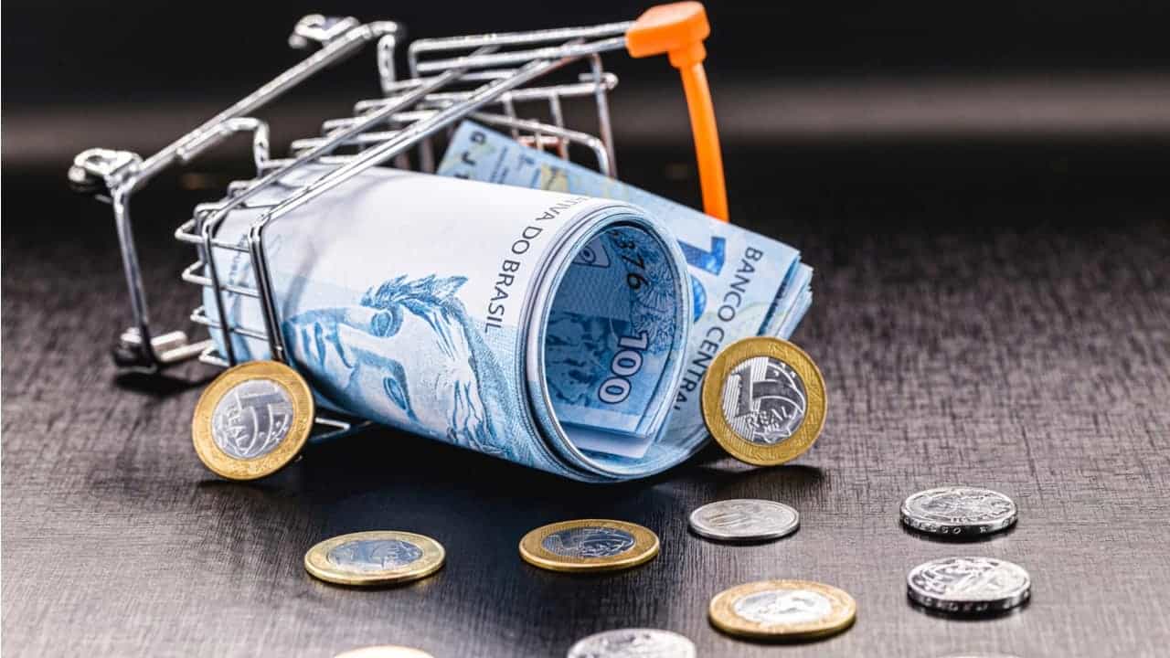 IPCA-15: cenoura, tomate, café, gás, conta de luz: veja os 50 itens que mais subiram nos 12 meses até abril