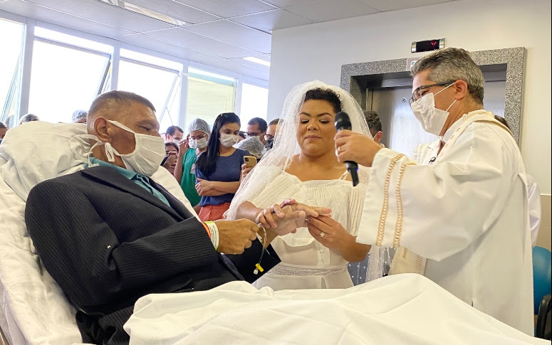 Equipe do HRSC promove casamento de paciente em cuidados paliativos