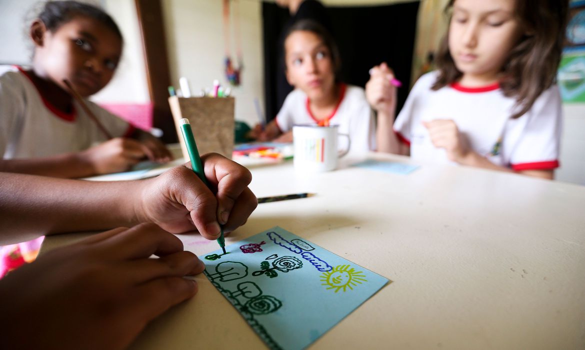 Aprovada a MP que regulamenta ensino domiciliar