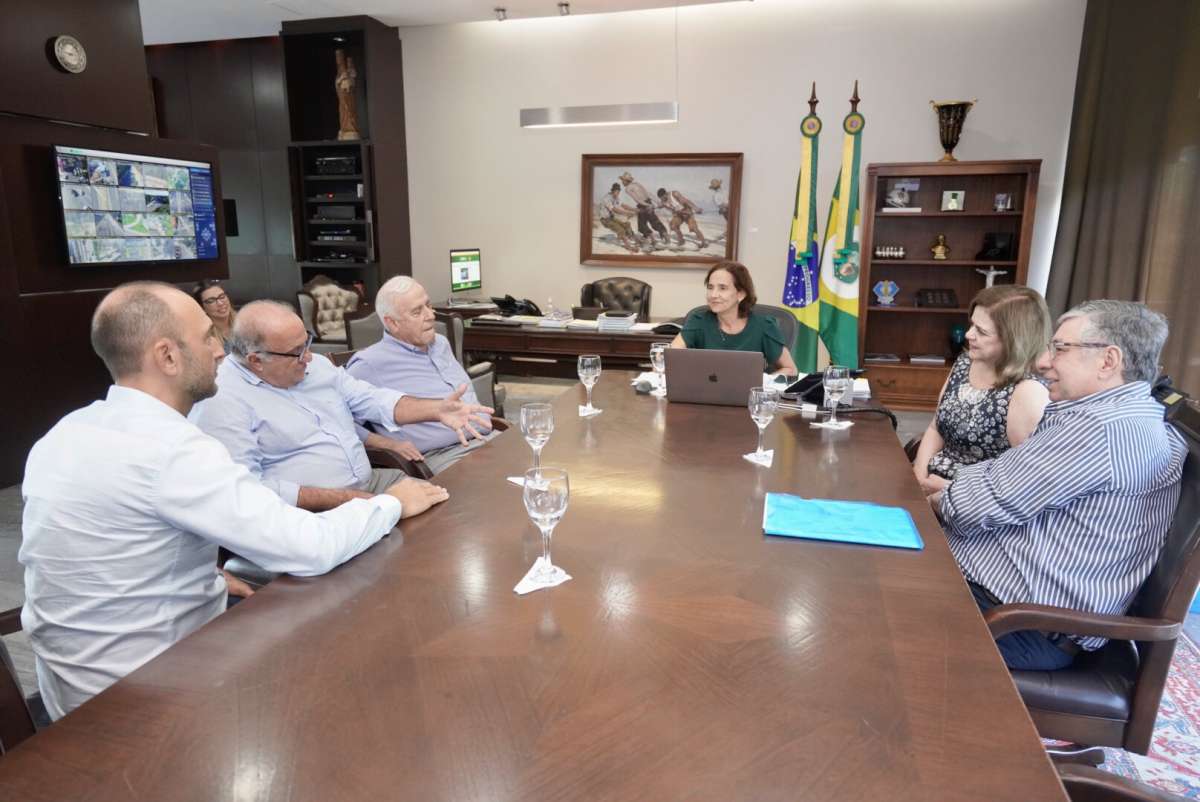 Governadora Izolda Cela recebe investidores da primeira refinaria do Ceará