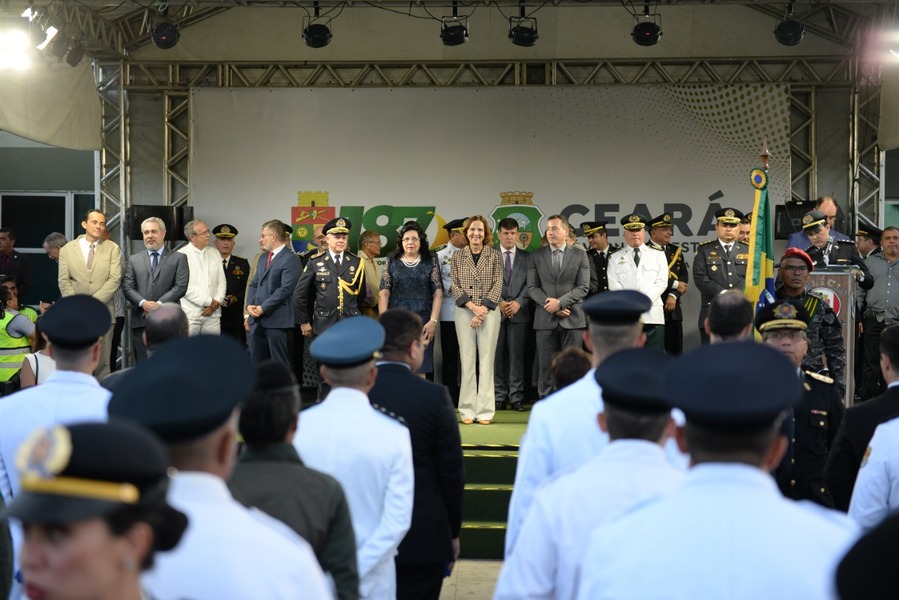 Aniversário dos 187 anos da PMCE é marcado com solenidade de entrega de medalhas e honrarias