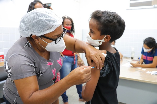 Vacinação contra a Covid-19 atende diversos públicos em Crato, de 30 de maio a 3 de junho