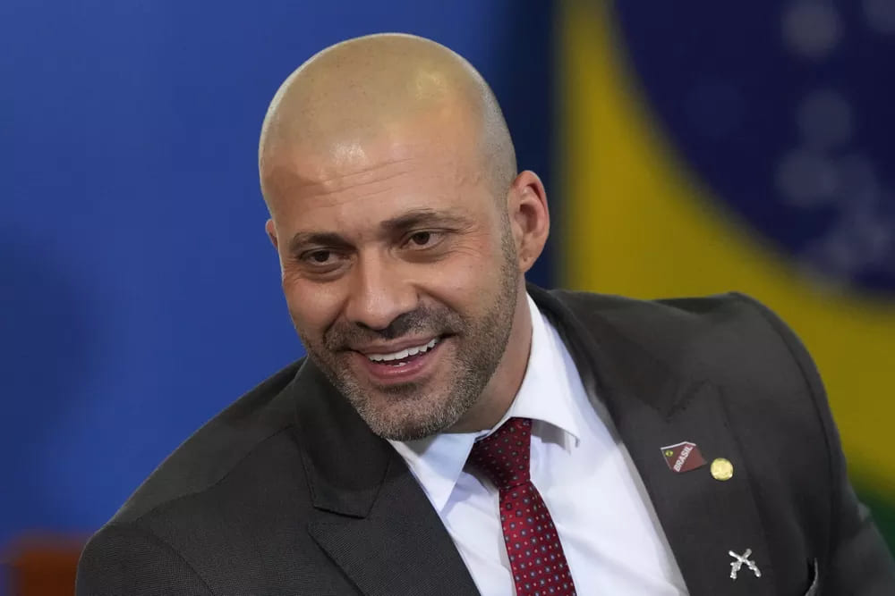Daniel Silveira se recusa a receber notificação de ordem do STF para que coloque tornozeleira