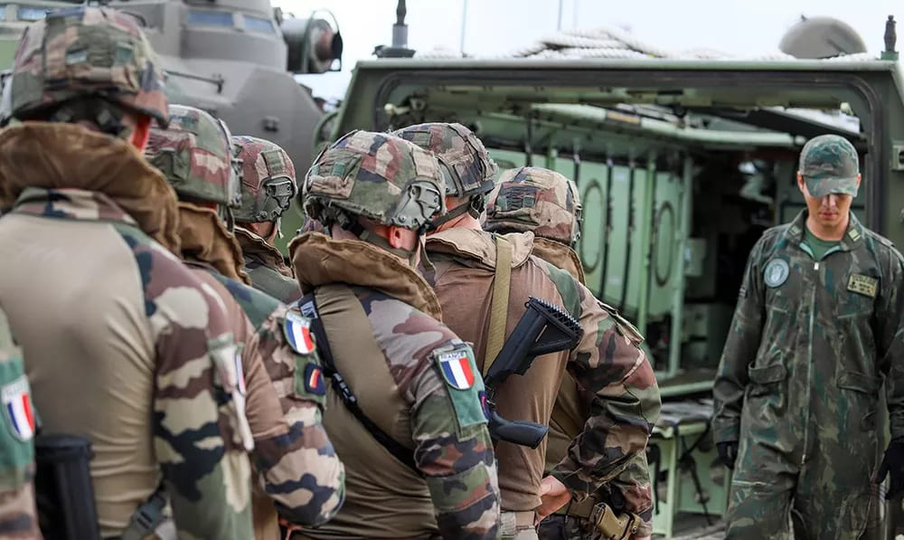 Marinha do Brasil e exército da França fazem treinamento conjunto na Grande Fortaleza
