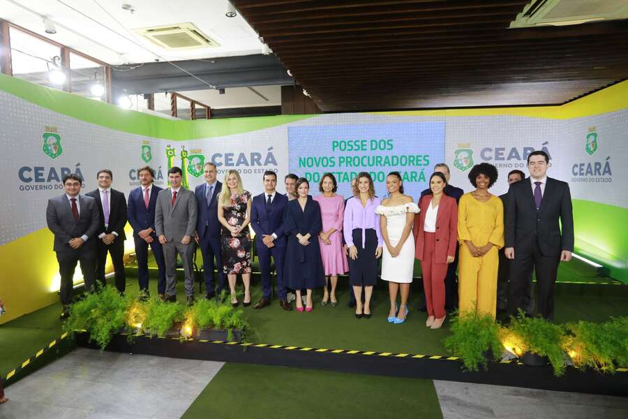 Governadora Izolda Cela empossa dez novos procuradores do Estado do Ceará