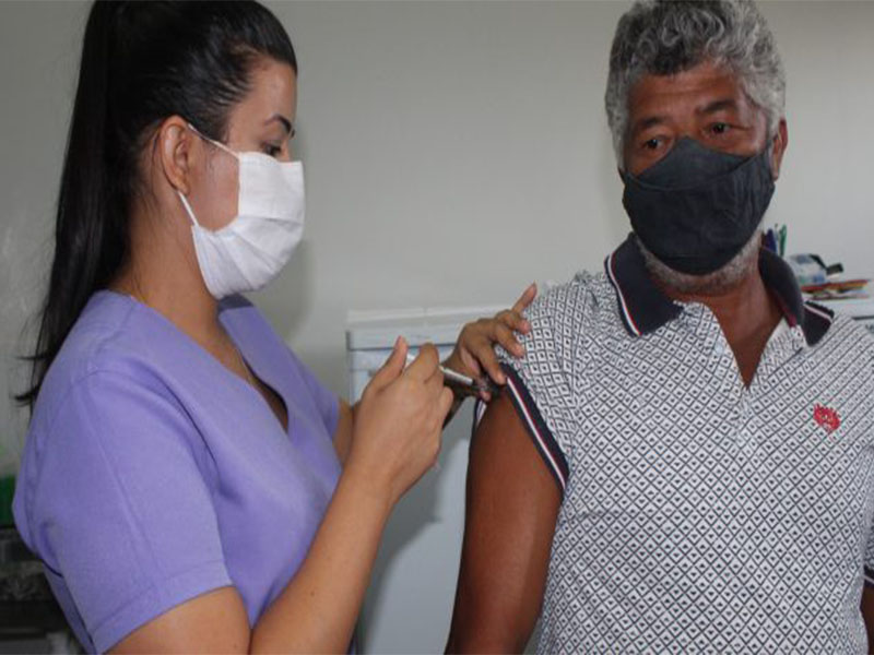 Barbalha inicia aplicação da quarta dose da vacina contra a Covid-19 na população a partir de 40 anos