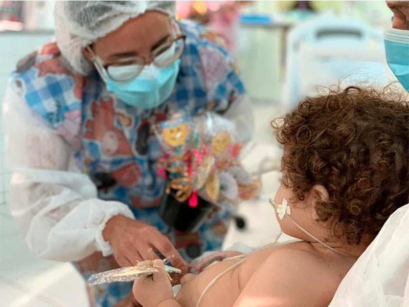 Duas crianças morrem por dia em consequência da Covid-19 no Brasil