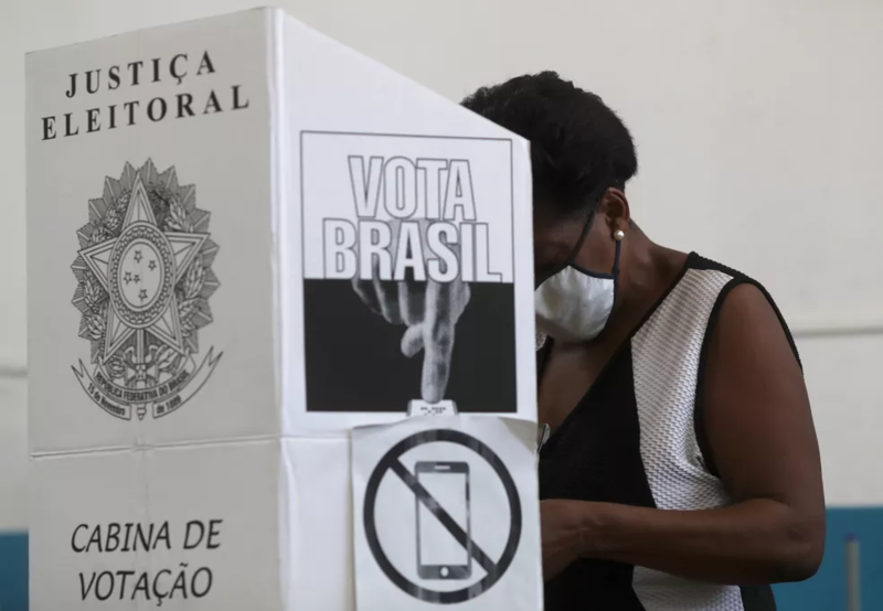 40% das brasileiras ainda não têm voto fixo e grupo pode definir eleições, diz pesquisa