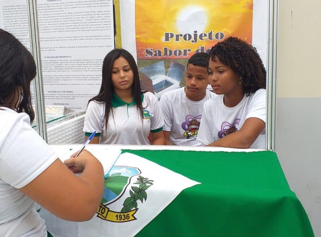 Farias Brito: alunos desenvolvem “forno solar” como alternativa ao gás de cozinha