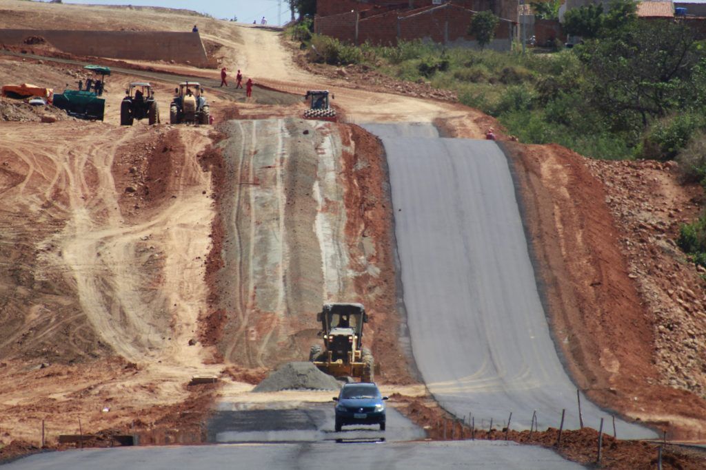 Barbalha: construção da avenida de acesso à estátua de Santo Antônio alcança 60% de execução
