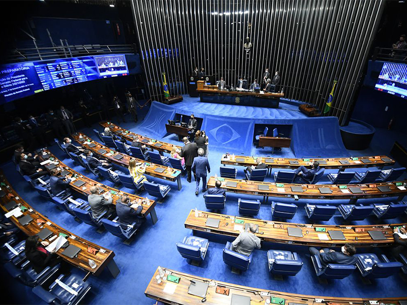 Senado pode votar hoje pacote de medidas sobre preço dos combustíveis