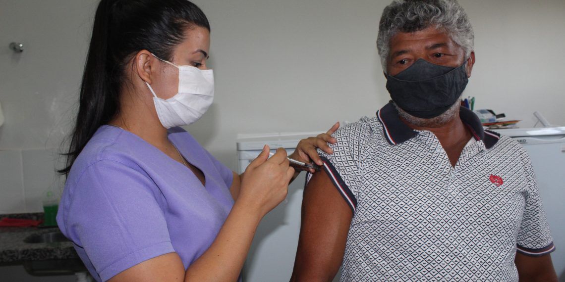 Barbalha começa a aplicar quarta dose em pessoas maiores de 65 anos