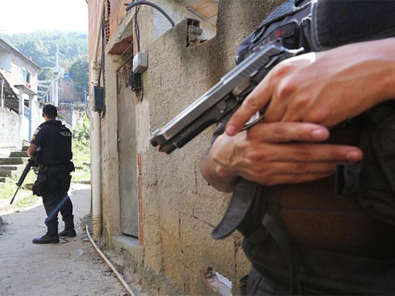 Mortes violentas caem, mas Brasil concentra 20,4% dos homicídios do planeta, indica estudo