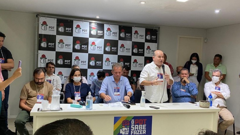 Diretório do PDT escolhe Roberto Cláudio como pré-candidato ao Governo após disputa com Izolda Cela