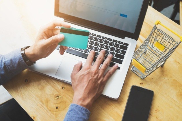 Mais de 43% dos brasileiros já fizeram compra por causa de influenciadores