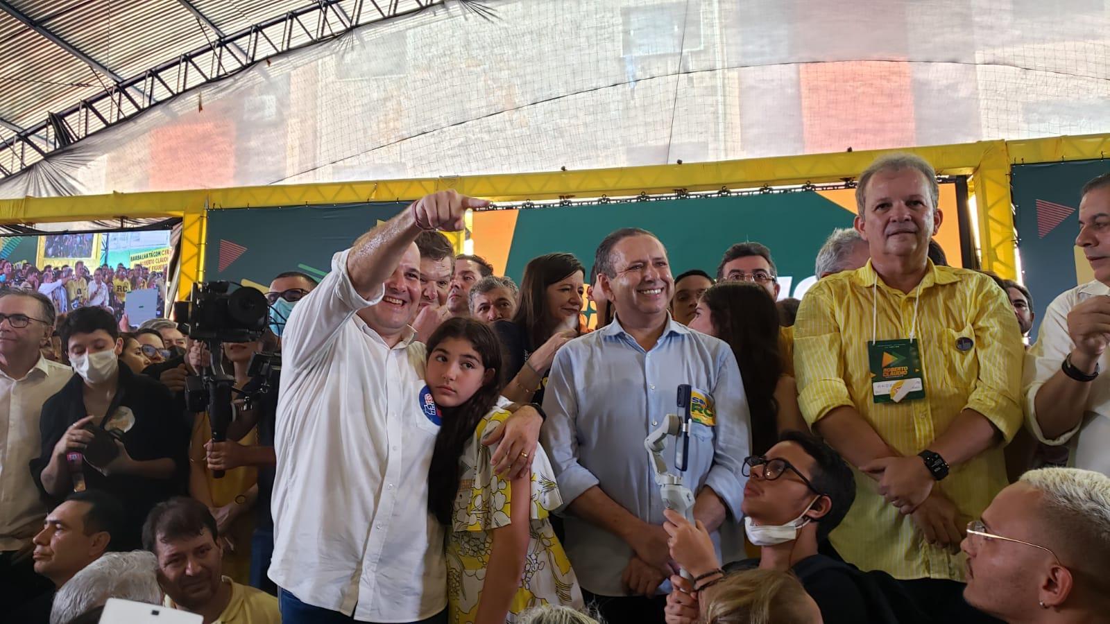 PDT oficializa candidatura de Roberto Cláudio para o Governo do Ceará com Domingos Filho na vice