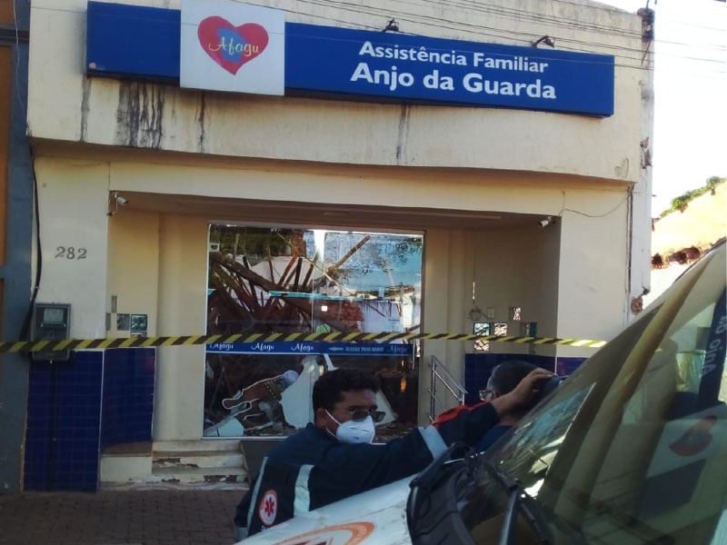 Teto de filial da funerária Anjo da Guarda desaba em Barbalha