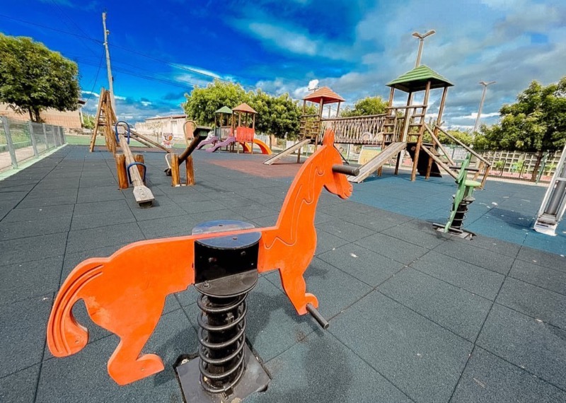 Brinquedopraça oferta lazer e bem-estar em Farias Brito