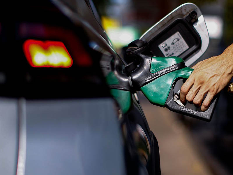 Petrobras reduz preço da gasolina pela segunda vez seguida a partir de sexta-feira