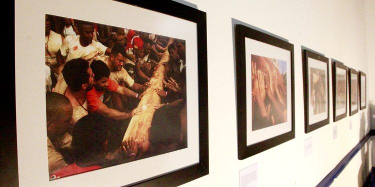 Barbalha: exposição fotográfica homenageia carregadores do pau da bandeira