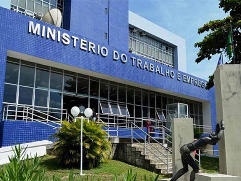 Desemprego cai para 9,3% no segundo trimestre, menor taxa desde 2015, diz IBGE