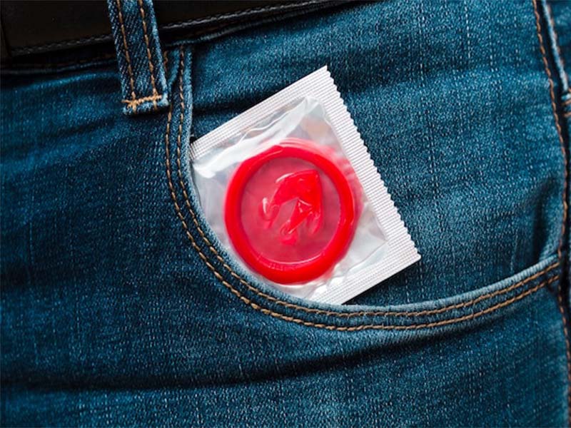 Adolescentes usam menos camisinhas nas relações, aponta IBGE; veja causas e riscos