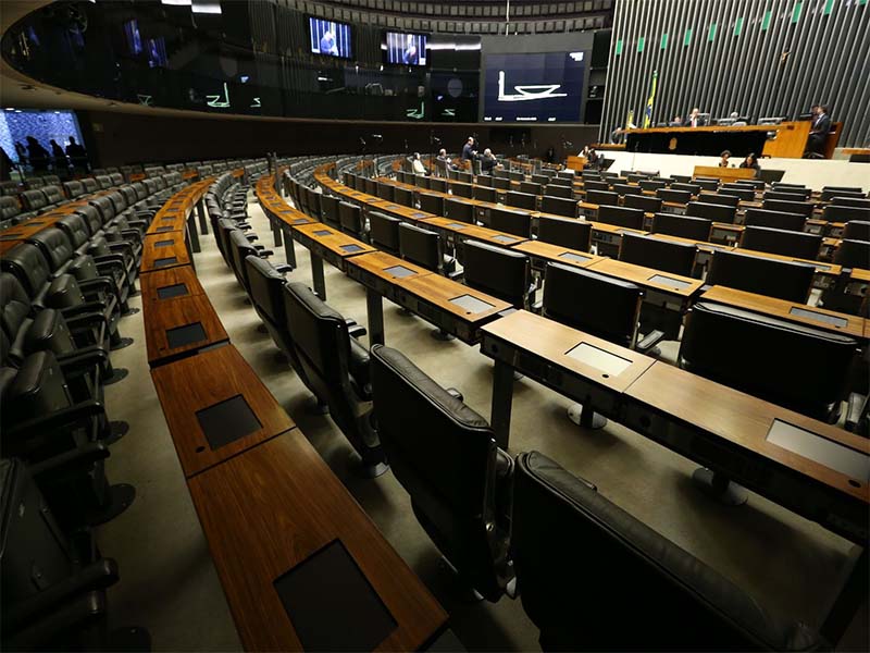 Número de deputados federais que tentam reeleição é recorde: 87% buscam um novo mandato
