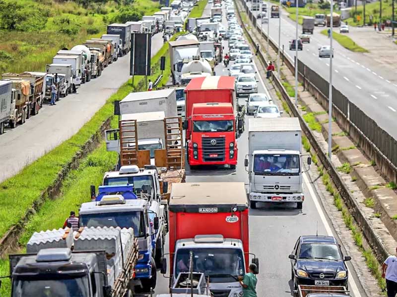 Transportadores rodoviários de carga não precisarão renovar registro