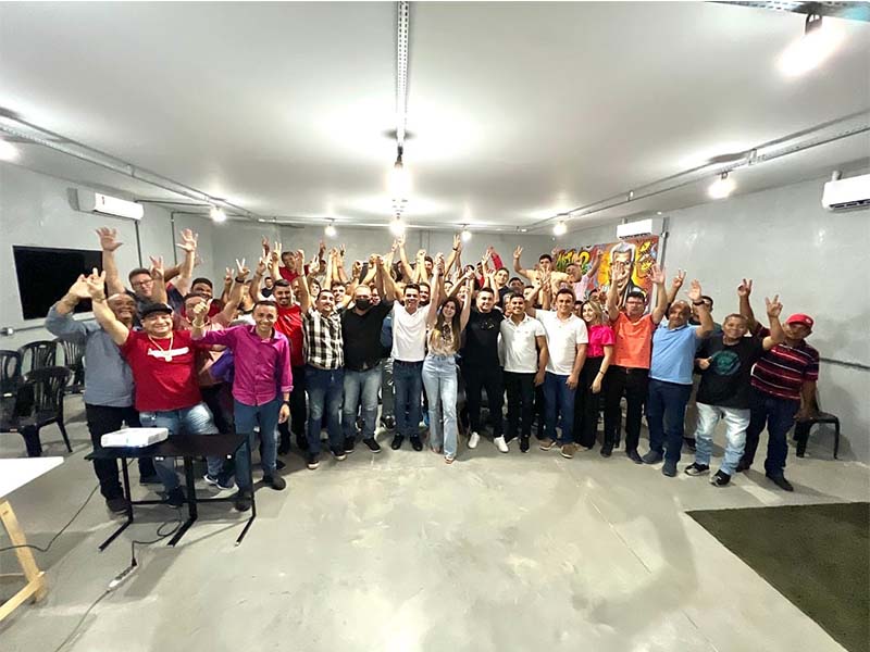 Candidato a Deputado Federal Yury do Paredão se reúne com lideranças políticas em Juazeiro do Norte