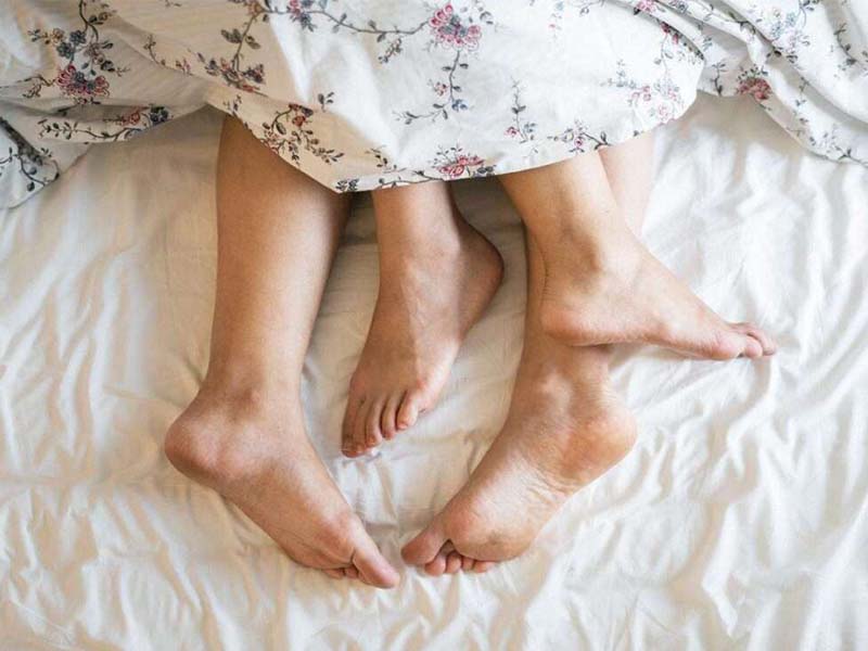 Sexo ao menos três vezes por mês já reduz o risco de infecções, incluindo Covid-19; entenda