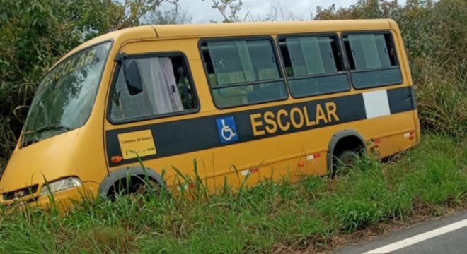 Ônibus escolar de Aurora se envolve em acidente duas semanas após tragédia em Caririaçu