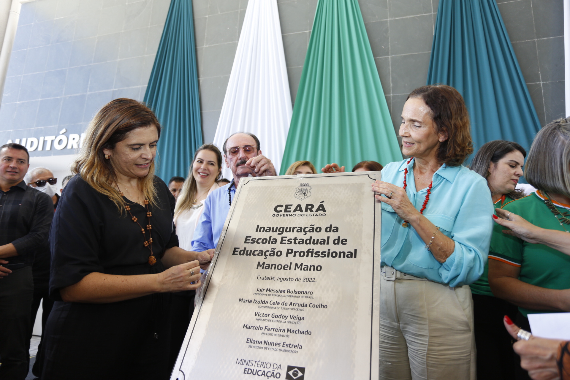 Governadora Izolda Cela entrega nova sede da Escola Estadual de Educação Profissional (EEEP) Manoel Mano em Crateús