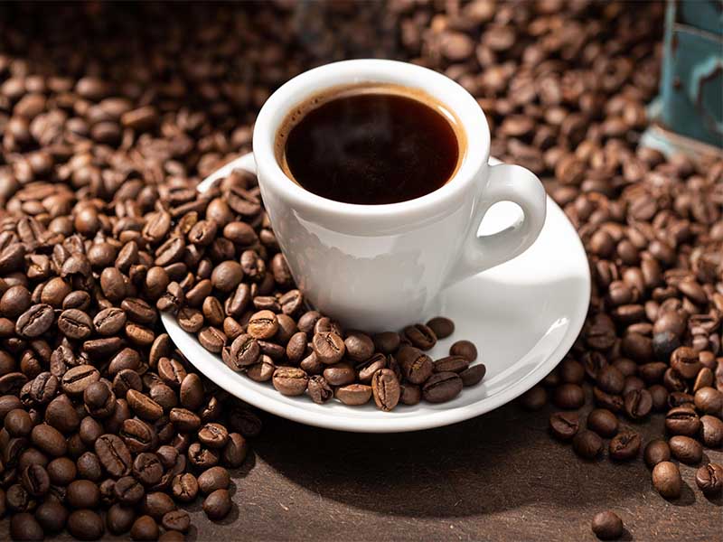 Beber de duas a três xícaras de café por dia aumenta a expectativa de vida, diz estudo