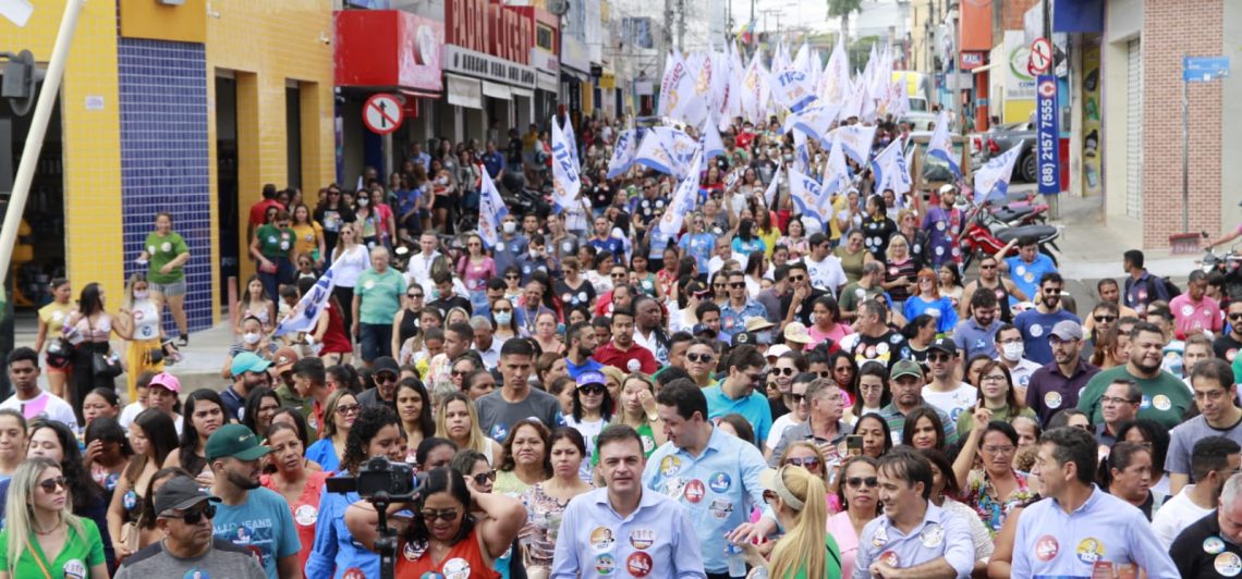 Em Juazeiro do Norte, Fernando Santana promove caminhada com grande adesão da população