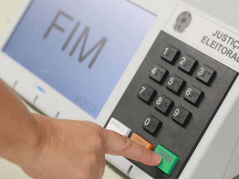 Falta um mês para as eleições 2022: você já sabe em quem vai votar?