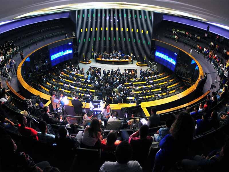 Texto que viabiliza piso da enfermagem pode ser votado semana que vem