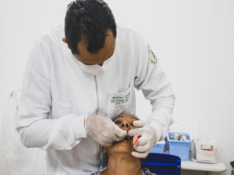 Prefeitura de Assaré oferece próteses dentárias através do “Assaré Sorrindo Novamente”