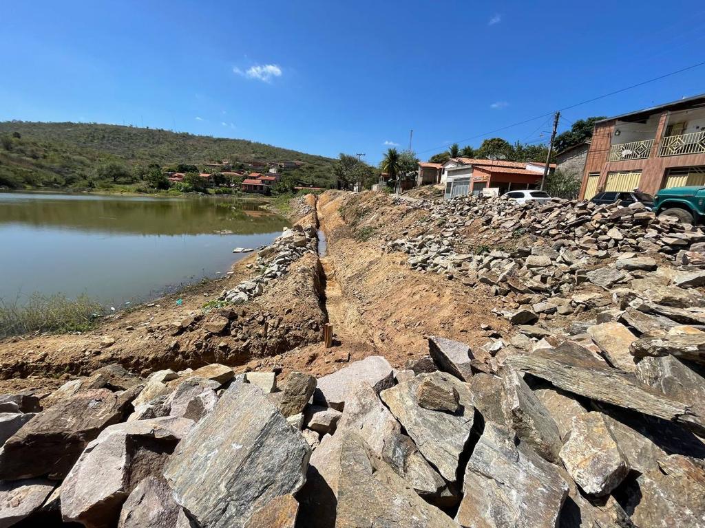 Avança construção da orla do Açude de Arão, em Farias Brito