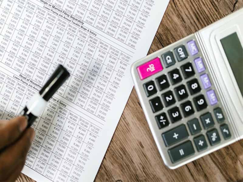 Taxas de juros seguem em patamar alto, com leve redução em setembro