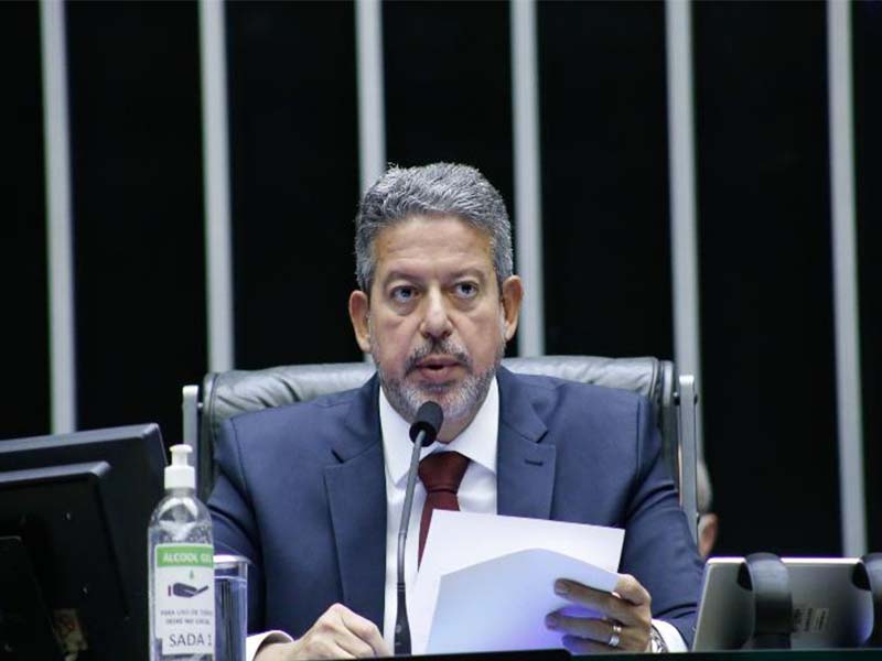 Lira defende regulamentação de pesquisas eleitorais