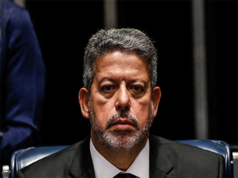 Lira promete votar projeto que mira institutos de pesquisa na próxima semana