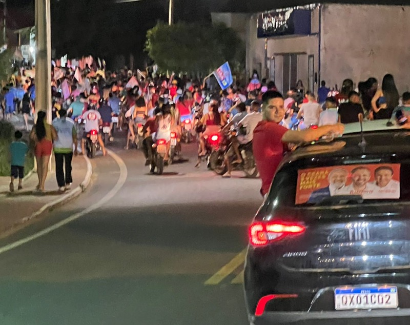 Prefeito Deda arrasta multidão em carreata pró Lula em Farias Brito