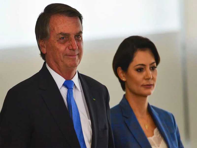 ‘Seguimos firmes’, diz Michelle após redes repercutirem que Bolsonaro não a segue no Instagram