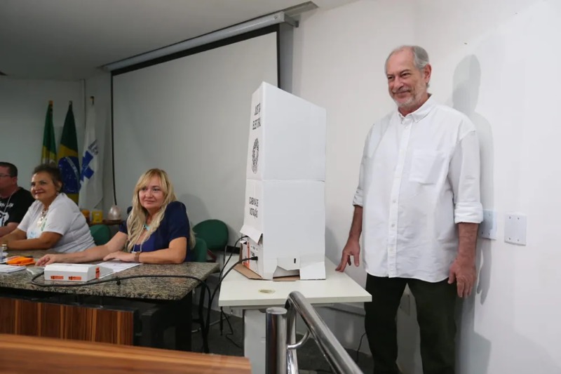 ‘Segui a orientação do partido, diz Ciro Gomes sobre voto; PDT declarou apoio a Lula
